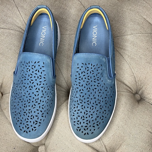 Vionic Splendid Midi Perforated  Slip-on Comfort Walking Sneaker Size 8 - Picture 2 of 7